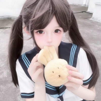 甜酷少女吃一口奶盖ib5