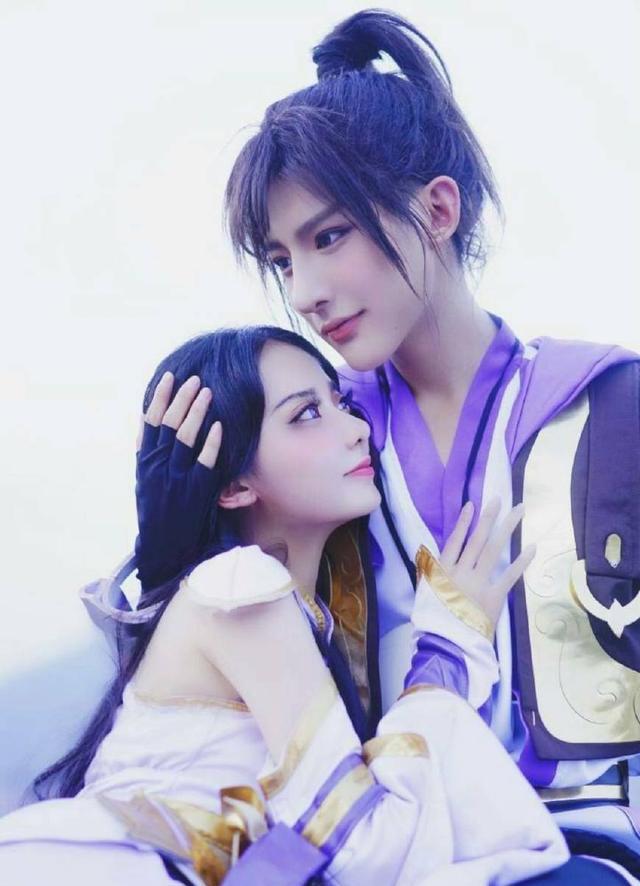 卢卓小哥哥cos的至尊宝的帅气照片,与他一同cos紫霞仙子的小姐姐同样